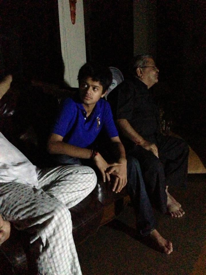 季節外れの雨が降ったので停電